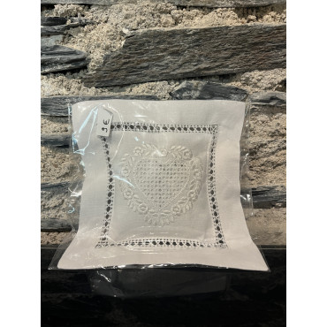 Coussin Carre Brode De Lavande Motif Aleatoire